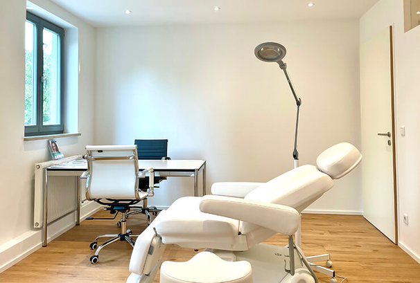 Studio Dr. med. Nicolás Orbenes, Hyaluron & Botox® Unterspritzung in Ingolstadt